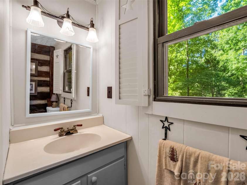 1208 Forest Lake Heights Drive, Nebo, NC 28761.  MLS# CAR4391065, YatesRealty ID 28742. 