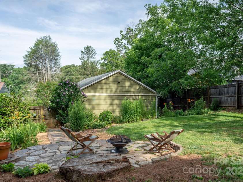 62 Rumbough Place, Asheville, NC 28806.  MLS# CAR4278900, YatesRealty ID 28742. 