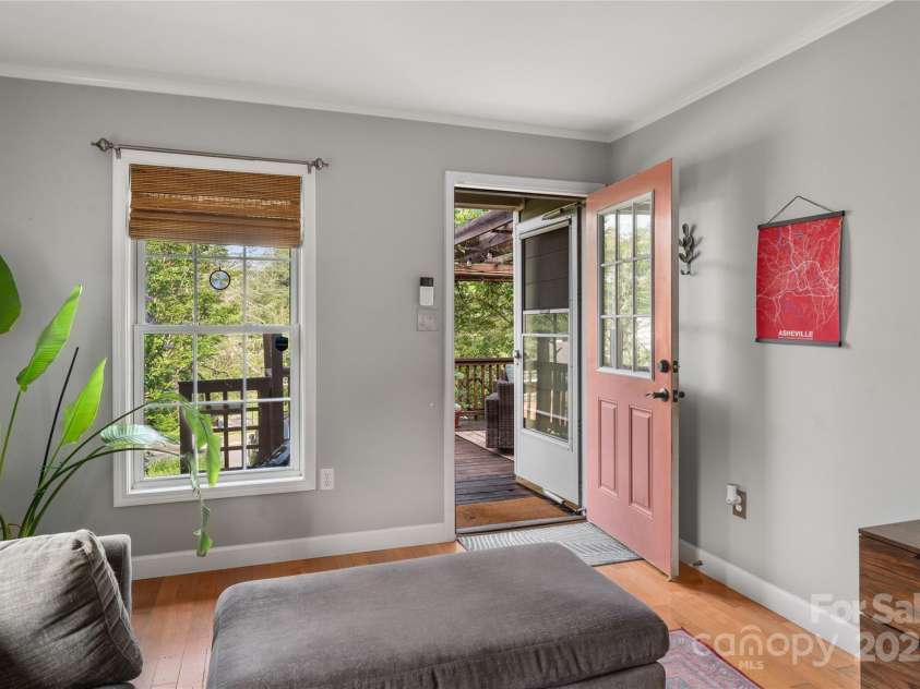 62 Rumbough Place, Asheville, NC 28806.  MLS# CAR4278900, YatesRealty ID 28742. 