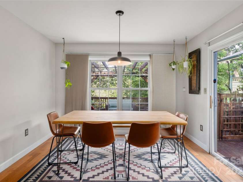 62 Rumbough Place, Asheville, NC 28806.  MLS# CAR4278900, YatesRealty ID 28742. 