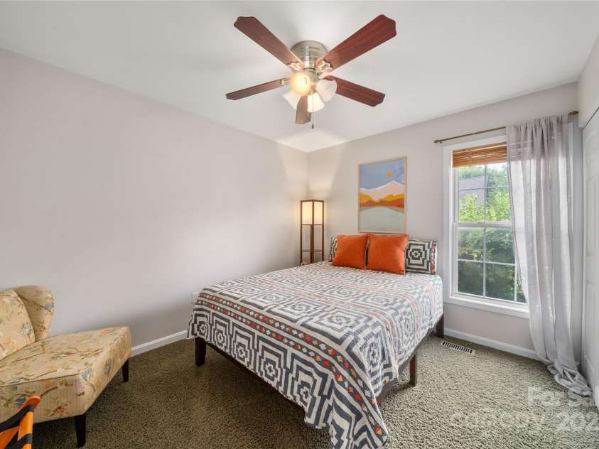 62 Rumbough Place, Asheville, NC 28806.  MLS# CAR4278900, YatesRealty ID 28742. 