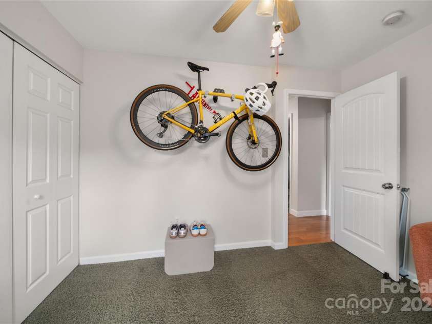 62 Rumbough Place, Asheville, NC 28806.  MLS# CAR4278900, YatesRealty ID 28742. 