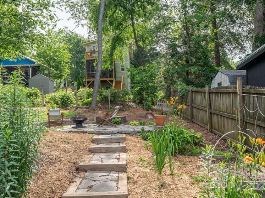 62 Rumbough Place, Asheville, NC 28806.  MLS# CAR4278900, YatesRealty ID 28742. 