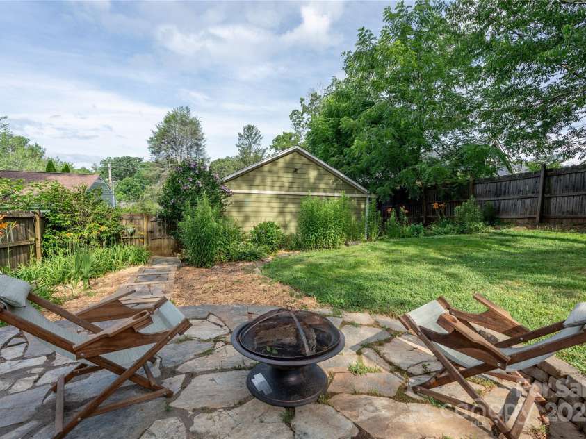 62 Rumbough Place, Asheville, NC 28806.  MLS# CAR4278900, YatesRealty ID 28742. 