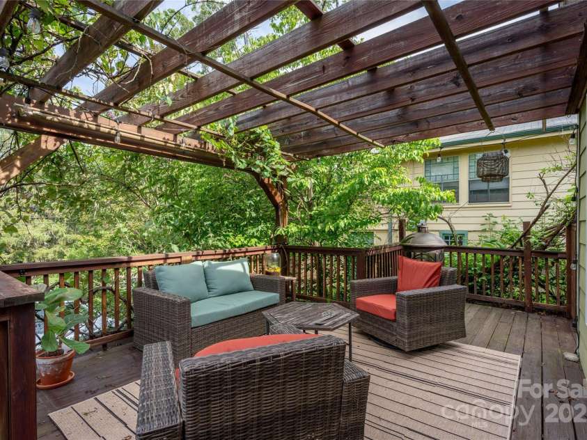 62 Rumbough Place, Asheville, NC 28806.  MLS# CAR4278900, YatesRealty ID 28742. 