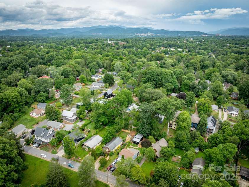 62 Rumbough Place, Asheville, NC 28806.  MLS# CAR4278900, YatesRealty ID 28742. 