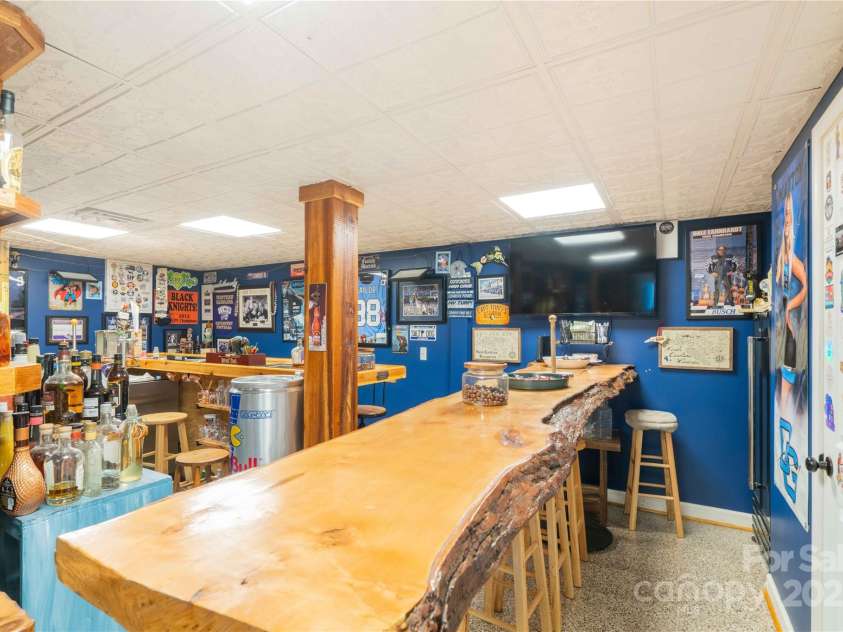 333 Garden Valley Drive, Winston Salem, NC 27107.  MLS# CAR4268358, YatesRealty ID 28743. 