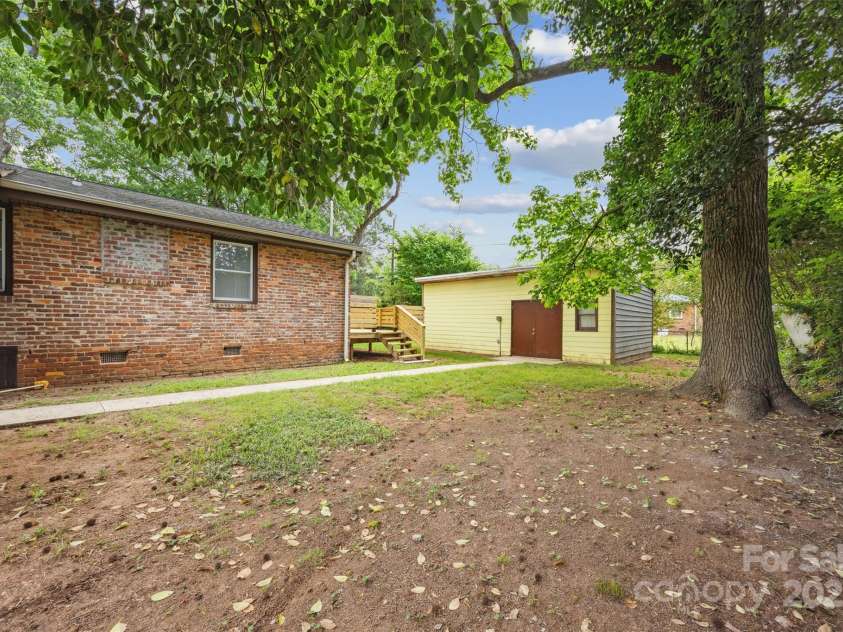 3828 Delgany Drive, Charlotte, NC 28215.  MLS# CAR4278025, YatesRealty ID 28744. 
