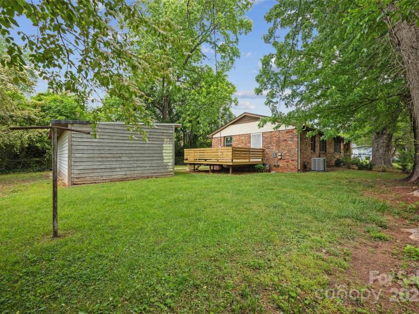 3828 Delgany Drive, Charlotte, NC 28215.  MLS# CAR4278025, YatesRealty ID 28744. 