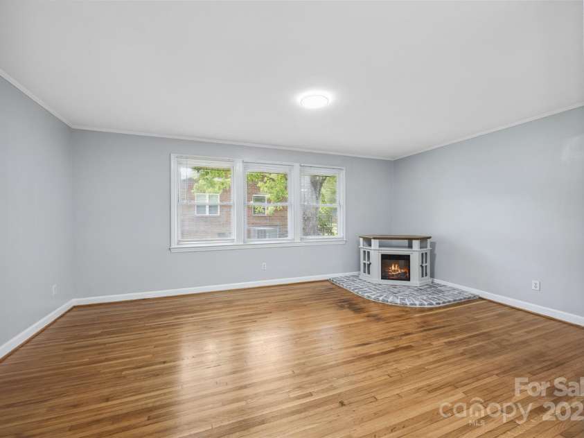 3828 Delgany Drive, Charlotte, NC 28215.  MLS# CAR4278025, YatesRealty ID 28744. 