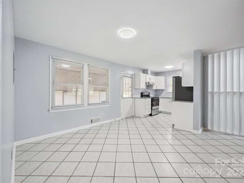 3828 Delgany Drive, Charlotte, NC 28215.  MLS# CAR4278025, YatesRealty ID 28744. 