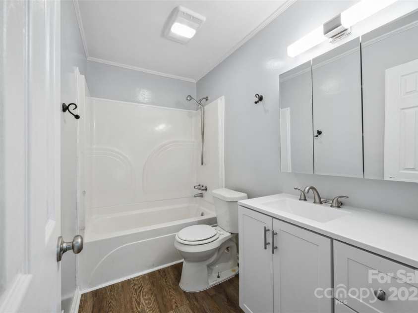 3828 Delgany Drive, Charlotte, NC 28215.  MLS# CAR4278025, YatesRealty ID 28744. 