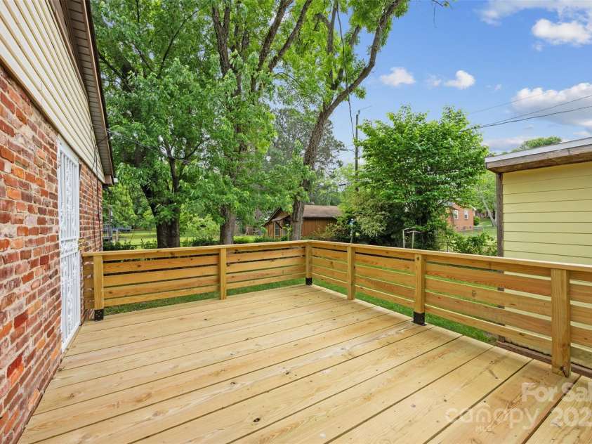 3828 Delgany Drive, Charlotte, NC 28215.  MLS# CAR4278025, YatesRealty ID 28744. 