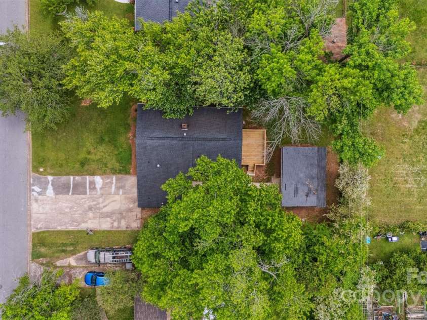 3828 Delgany Drive, Charlotte, NC 28215.  MLS# CAR4278025, YatesRealty ID 28744. 