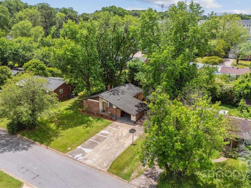 3828 Delgany Drive, Charlotte, NC 28215.  MLS# CAR4278025, YatesRealty ID 28744. 