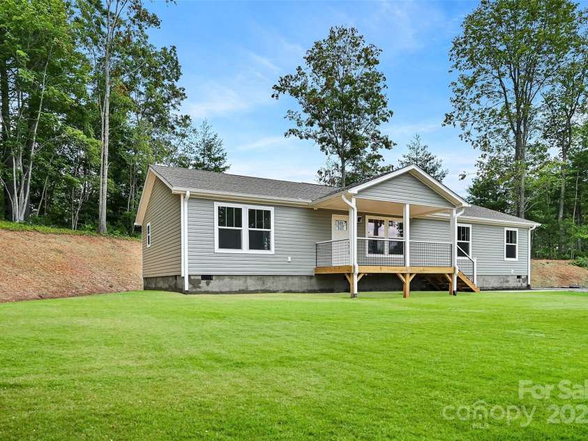290 Appalachian Way, Mars Hill, NC 28754.  MLS# CAR4284149, YatesRealty ID 28745. 