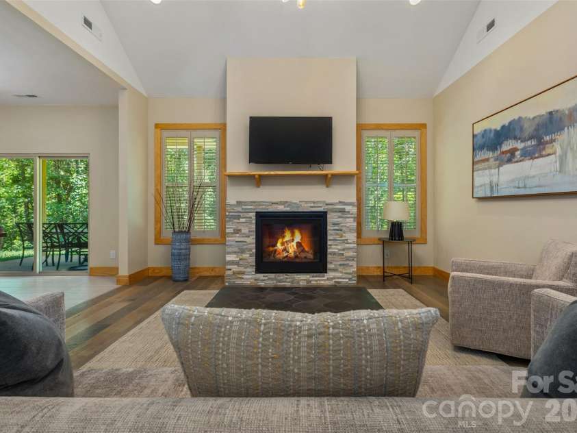 48 River Walk Drive, Asheville, NC 28804.  MLS# CAR4391063, YatesRealty ID 28745. 