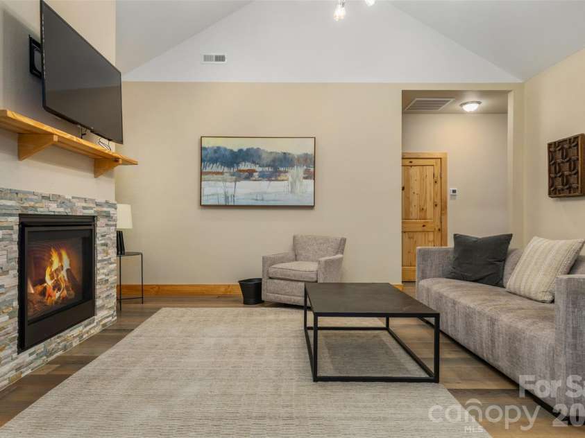 48 River Walk Drive, Asheville, NC 28804.  MLS# CAR4391063, YatesRealty ID 28745. 