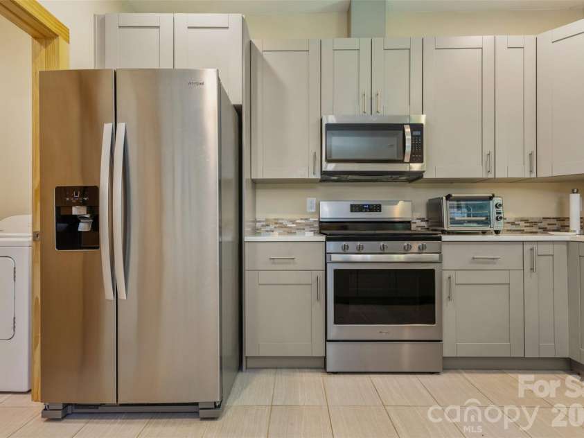48 River Walk Drive, Asheville, NC 28804.  MLS# CAR4391063, YatesRealty ID 28745. 