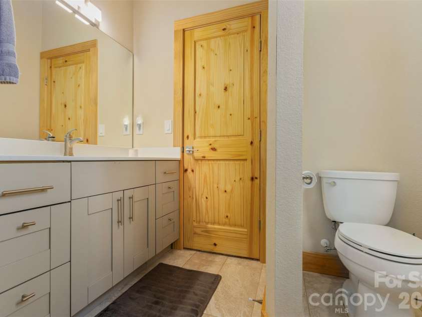 48 River Walk Drive, Asheville, NC 28804.  MLS# CAR4391063, YatesRealty ID 28745. 