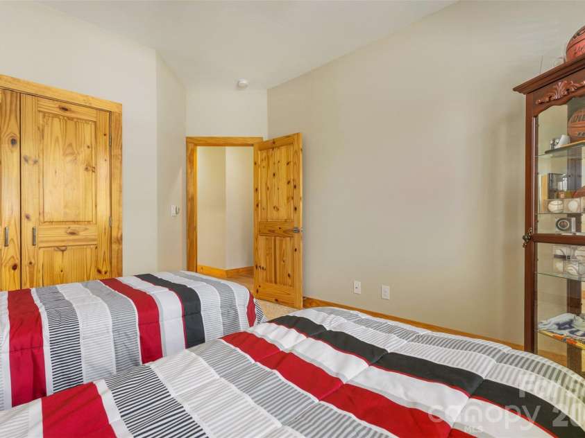 48 River Walk Drive, Asheville, NC 28804.  MLS# CAR4391063, YatesRealty ID 28745. 