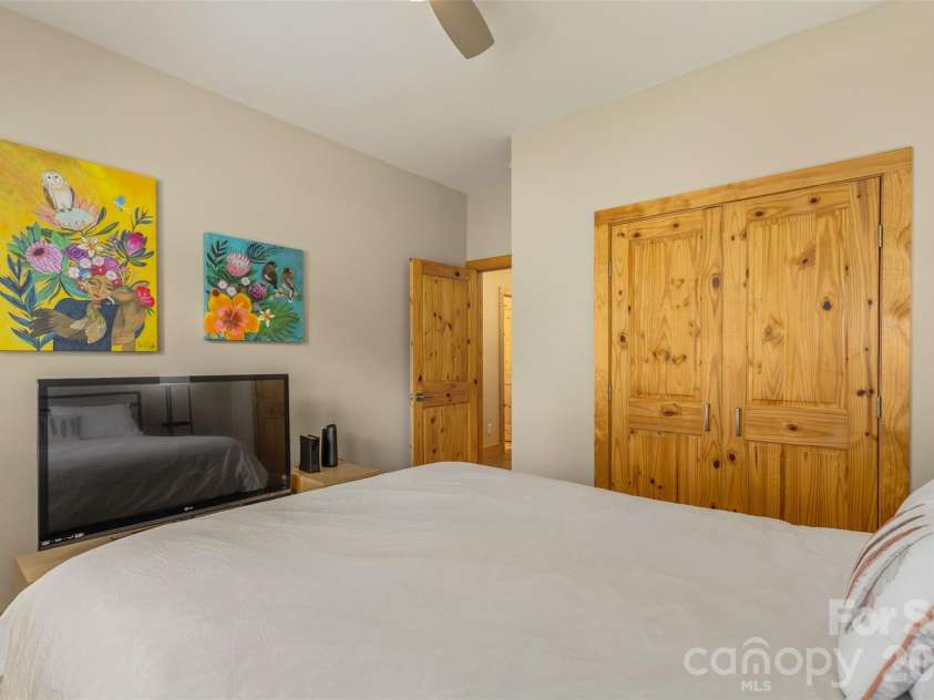 48 River Walk Drive, Asheville, NC 28804.  MLS# CAR4391063, YatesRealty ID 28745. 