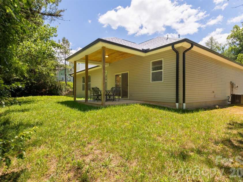 48 River Walk Drive, Asheville, NC 28804.  MLS# CAR4391063, YatesRealty ID 28745. 