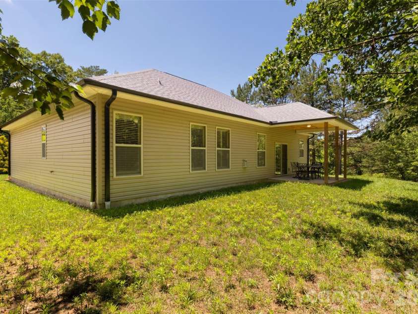 48 River Walk Drive, Asheville, NC 28804.  MLS# CAR4391063, YatesRealty ID 28745. 