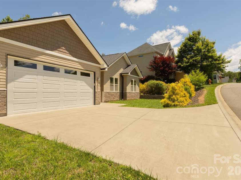 48 River Walk Drive, Asheville, NC 28804.  MLS# CAR4391063, YatesRealty ID 28745. 