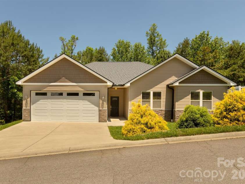 48 River Walk Drive, Asheville, NC 28804.  MLS# CAR4391063, YatesRealty ID 28745. 