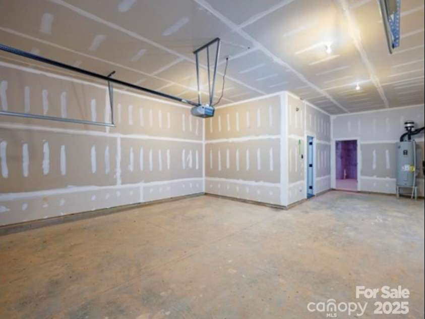 114 Glencoe Lane, Mooresville, NC 28117.  MLS# CAR4221976, YatesRealty ID 28747. Garage