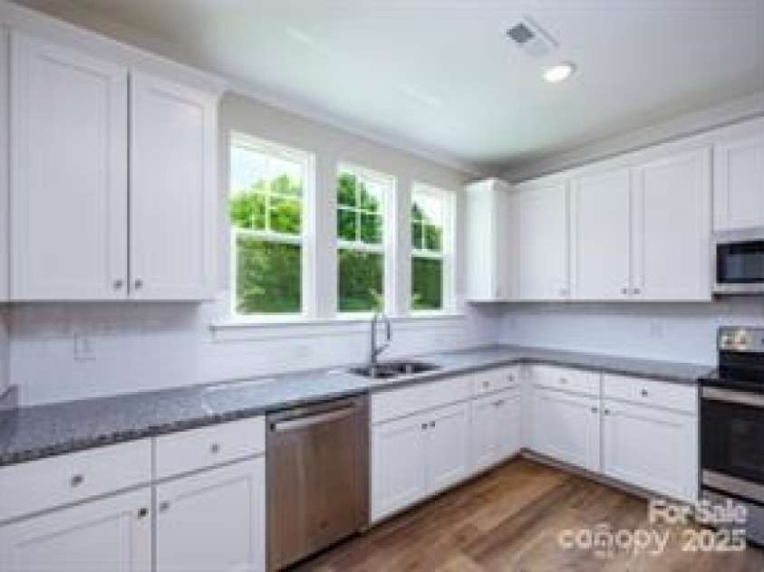 114 Glencoe Lane, Mooresville, NC 28117.  MLS# CAR4221976, YatesRealty ID 28747. Kitchen
