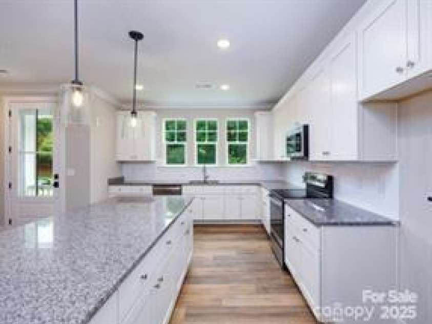 114 Glencoe Lane, Mooresville, NC 28117.  MLS# CAR4221976, YatesRealty ID 28747. Kitchen