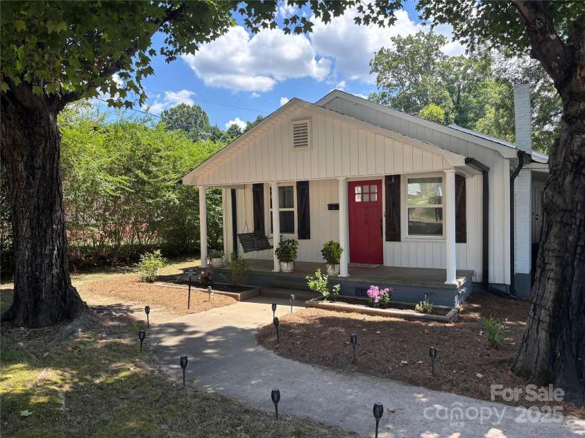 715 Pine Street, Kannapolis, NC 28081.  MLS# CAR4277604, YatesRealty ID 28748. 
