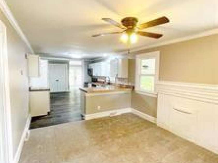 715 Pine Street, Kannapolis, NC 28081.  MLS# CAR4277604, YatesRealty ID 28748. 