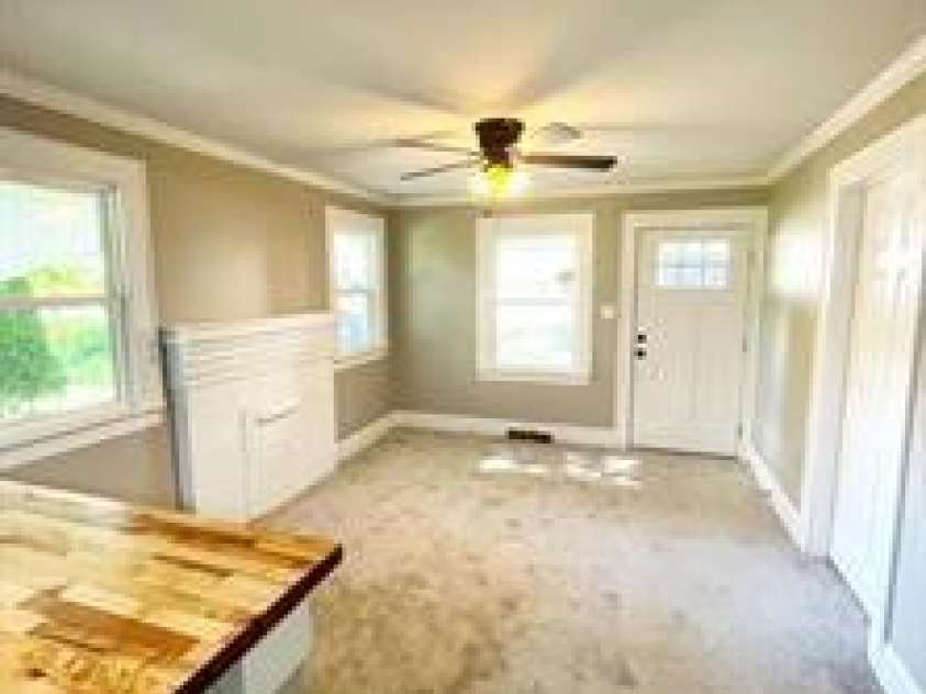 715 Pine Street, Kannapolis, NC 28081.  MLS# CAR4277604, YatesRealty ID 28748. 