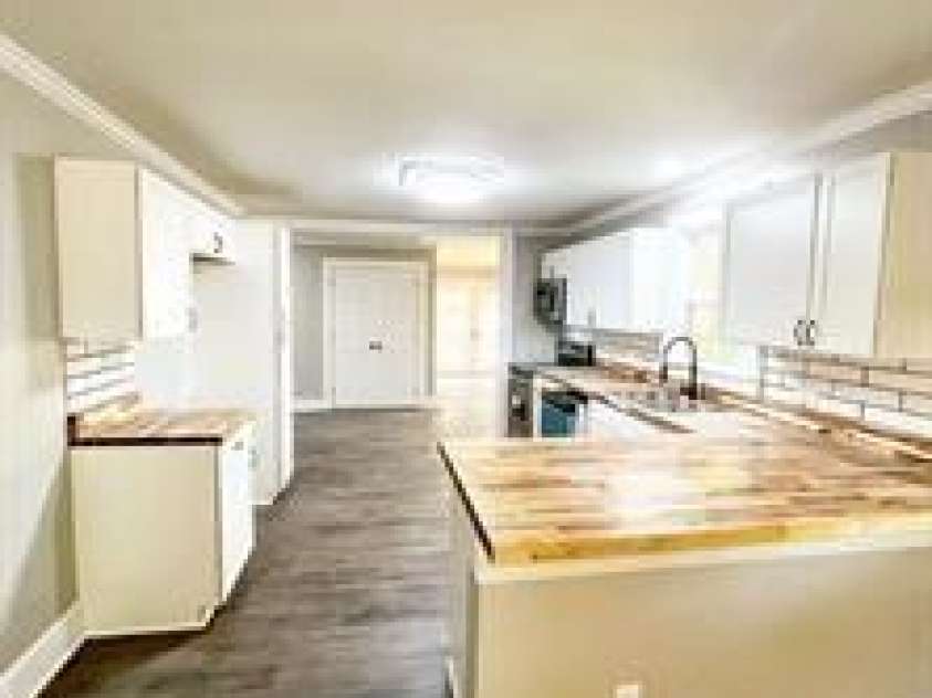 715 Pine Street, Kannapolis, NC 28081.  MLS# CAR4277604, YatesRealty ID 28748. 