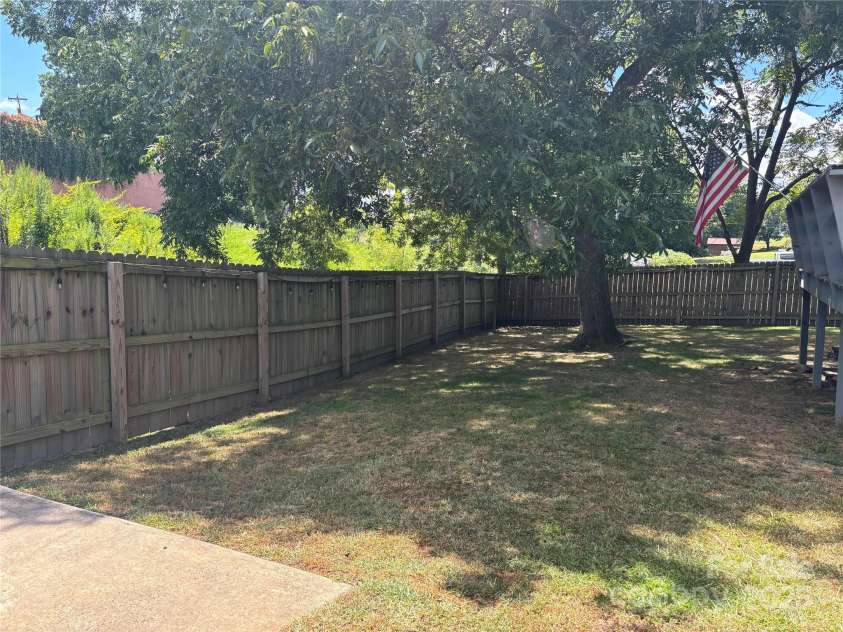 715 Pine Street, Kannapolis, NC 28081.  MLS# CAR4277604, YatesRealty ID 28748. 