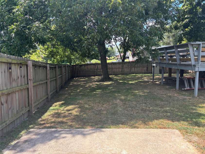 715 Pine Street, Kannapolis, NC 28081.  MLS# CAR4277604, YatesRealty ID 28748. 