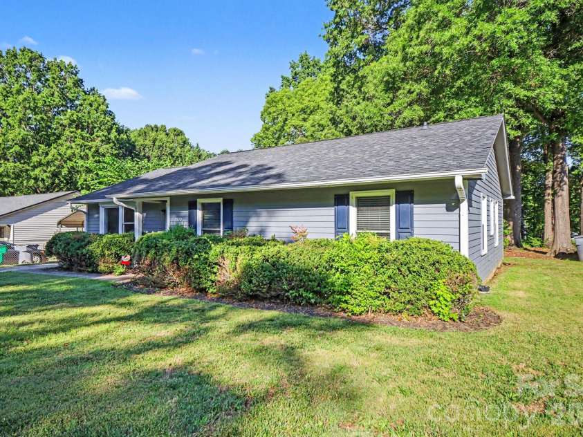 1530 Teddington Drive, Charlotte, NC 28214.  MLS# CAR4389626, YatesRealty ID 28749. 