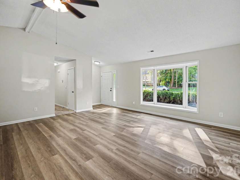 1530 Teddington Drive, Charlotte, NC 28214.  MLS# CAR4389626, YatesRealty ID 28749. 