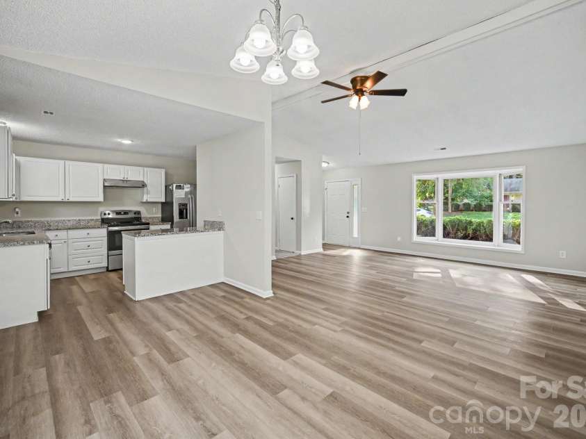 1530 Teddington Drive, Charlotte, NC 28214.  MLS# CAR4389626, YatesRealty ID 28749. 