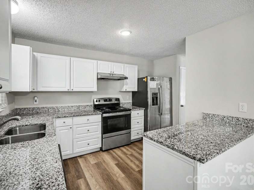 1530 Teddington Drive, Charlotte, NC 28214.  MLS# CAR4389626, YatesRealty ID 28749. 