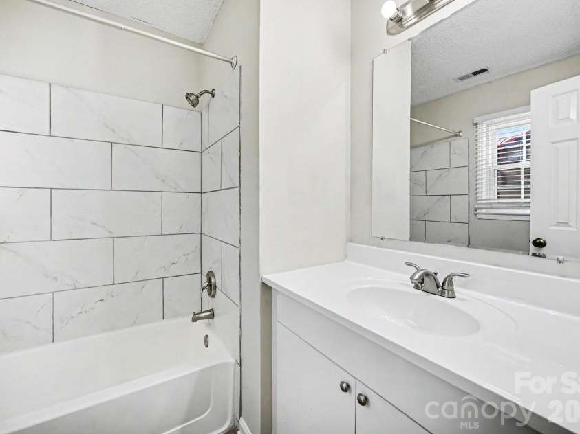 1530 Teddington Drive, Charlotte, NC 28214.  MLS# CAR4389626, YatesRealty ID 28749. 