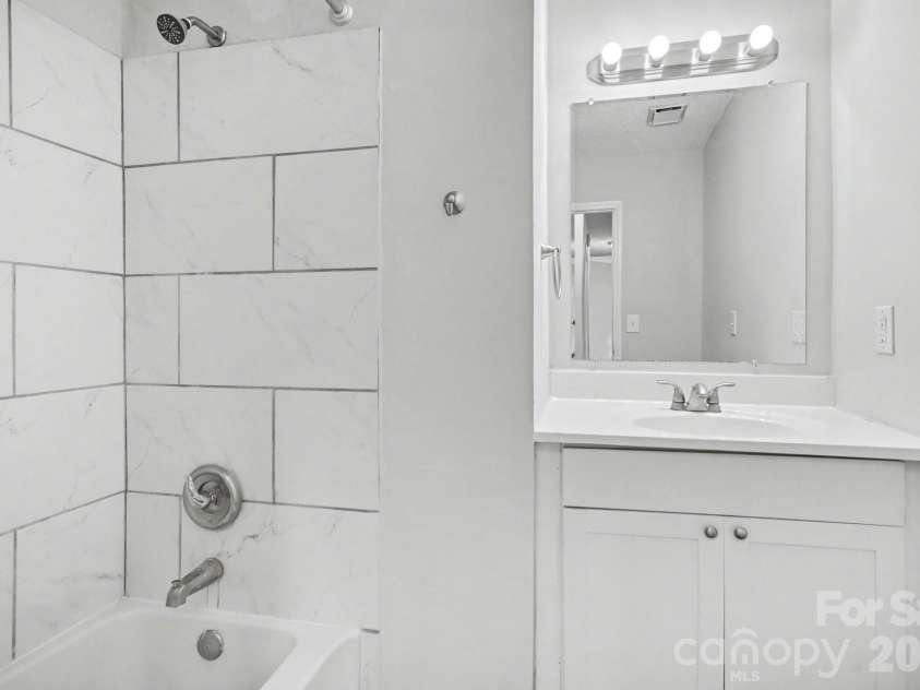 1530 Teddington Drive, Charlotte, NC 28214.  MLS# CAR4389626, YatesRealty ID 28749. 