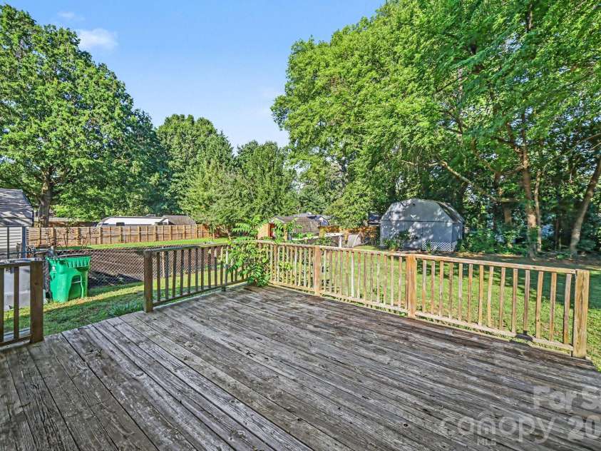 1530 Teddington Drive, Charlotte, NC 28214.  MLS# CAR4389626, YatesRealty ID 28749. 