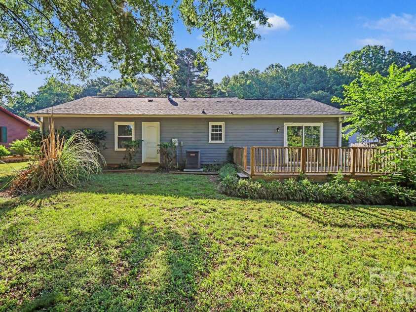 1530 Teddington Drive, Charlotte, NC 28214.  MLS# CAR4389626, YatesRealty ID 28749. 