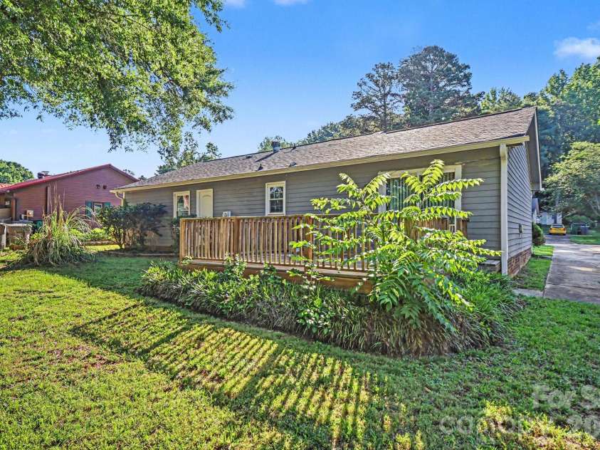 1530 Teddington Drive, Charlotte, NC 28214.  MLS# CAR4389626, YatesRealty ID 28749. 