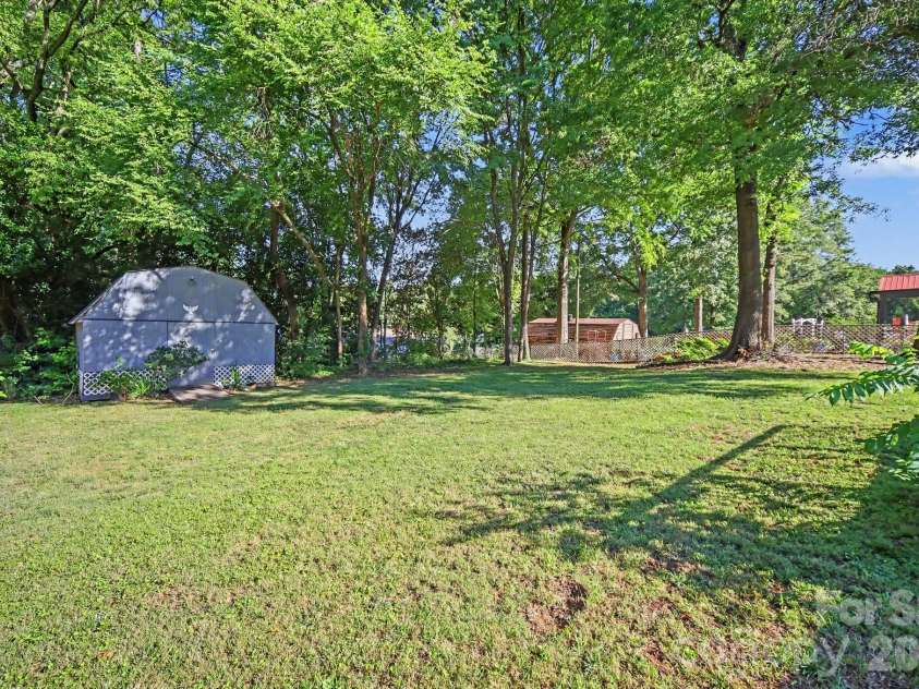 1530 Teddington Drive, Charlotte, NC 28214.  MLS# CAR4389626, YatesRealty ID 28749. 