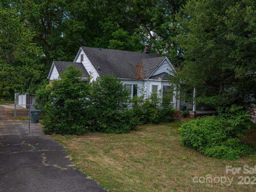 1109 Union Road, Gastonia, NC 28054.  MLS# CAR4284473, YatesRealty ID 28750. 